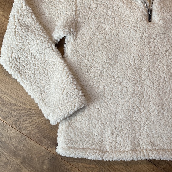 NWT Girls Teddy Pullover - Picture 3 of 4